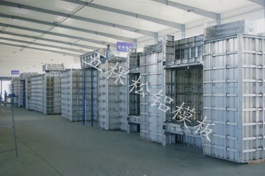 與清水模板相比，廊坊鋁合金模板的商業價值幾何？