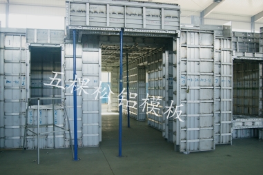 與清水模板相比，廊坊鋁合金模板的商業價值幾何？