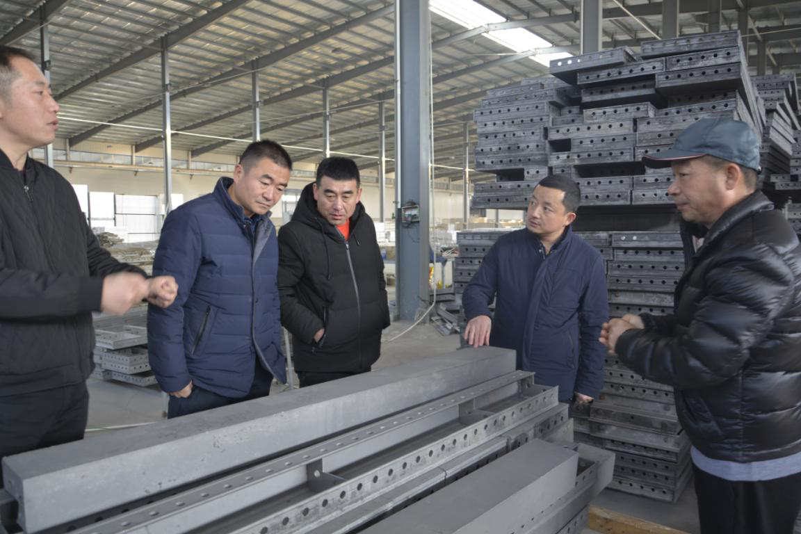 熱烈歡迎蘭州三友木業有限公司領導到五棵松木業參觀考察！